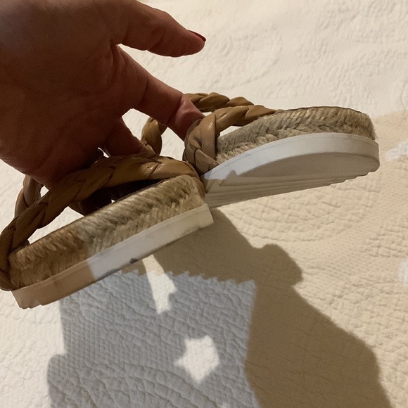 Marc Fisher Jaimee flat Espadrille. 5.5. - Picture 5 of 13